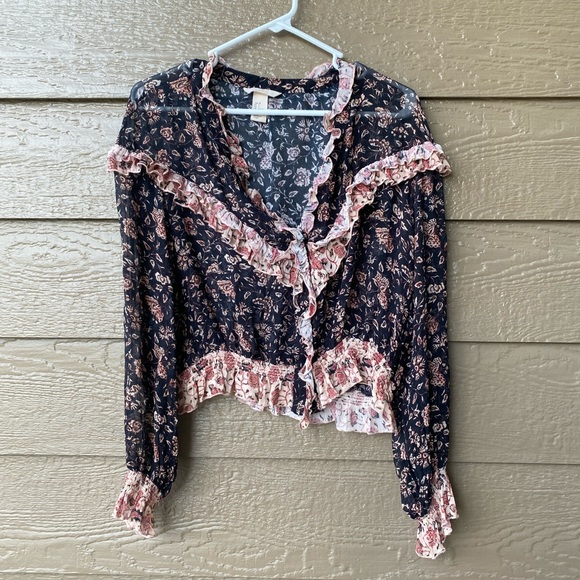 V-neck Ruffled Blouse, size 6, h&m - Picture 2 of 16